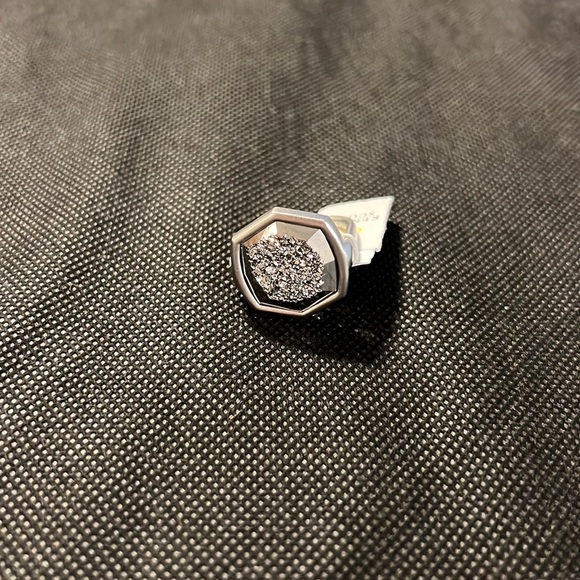 KENDRA SCOTT “DAVIS” COCKTAIL RING - Picture 2 of 7